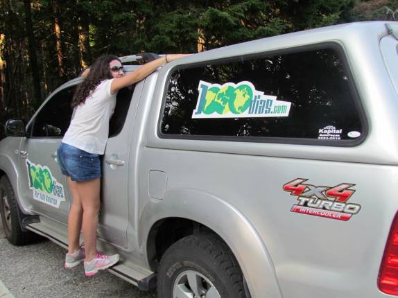 Bebel comemora a chegada à Fiona depois da trilha pelo Acadia National Park, no Maine - Estados Unidos